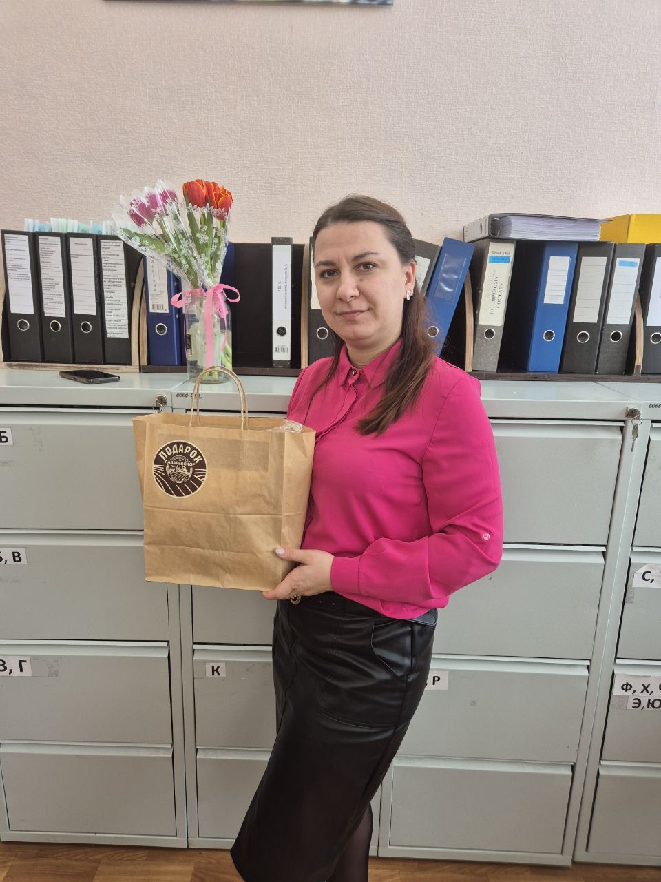 Радиоэфир для сотрудниц компании