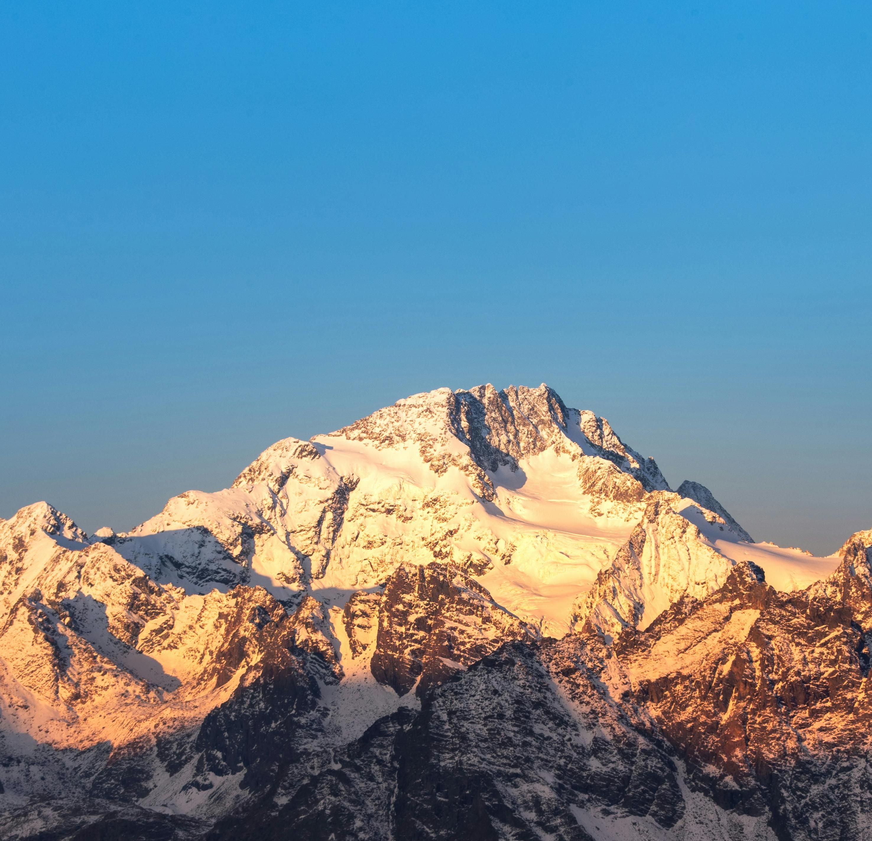 Продукция ПХ «Лазаревское» отправилась вместе с Рустамом Набиевым на Эверест