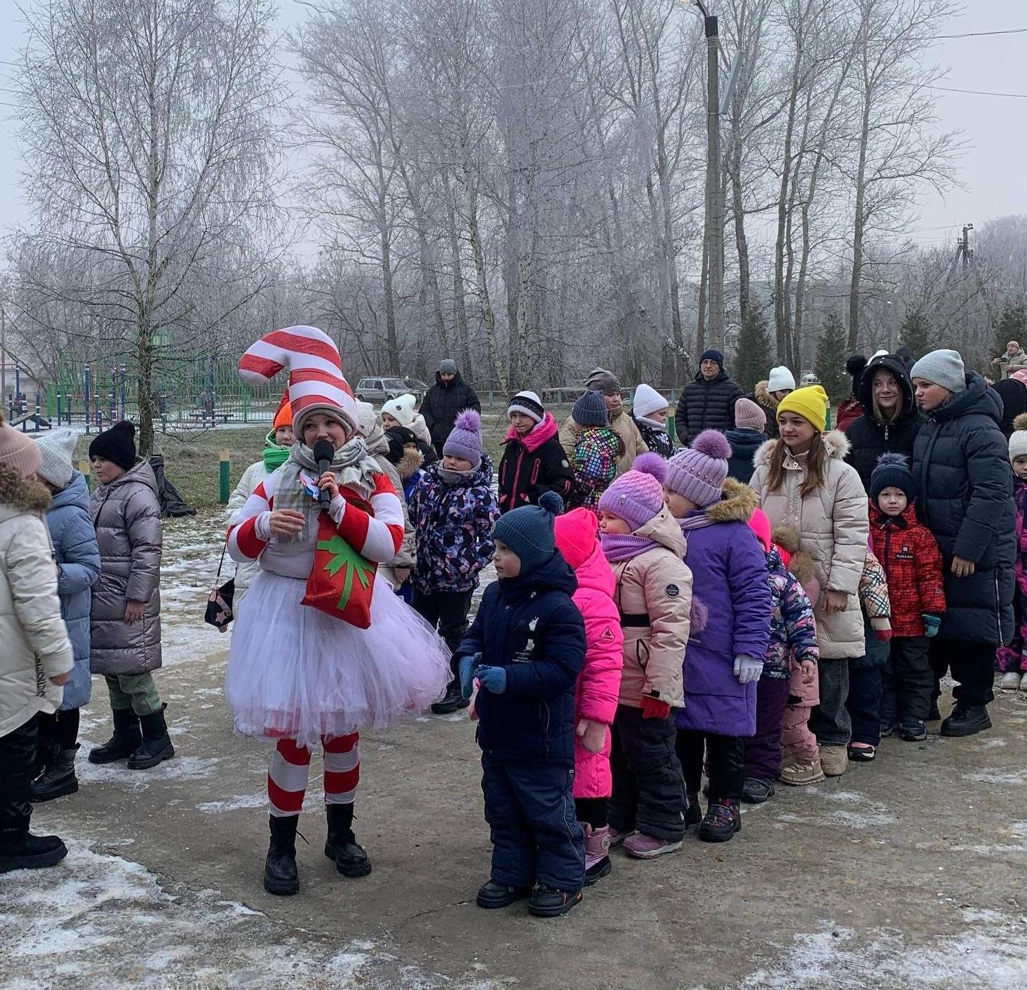 ПХ «Лазаревское» организовало новогодний праздник для детей